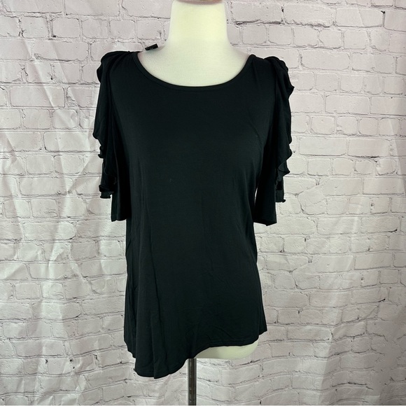 NWT Annabelle boutique ruffle detail Cold shoulder top feminine minimalist sz M - Picture 2 of 8